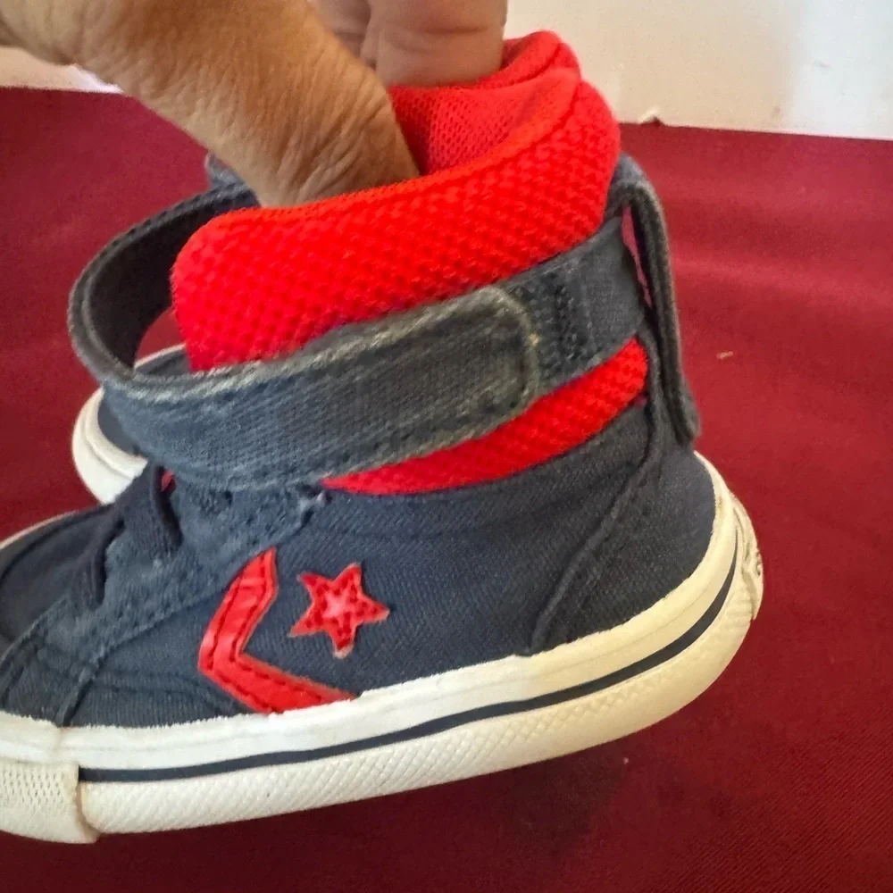 Converse Chuck Taylor Infant Size 5 EUC Super Cute! Fast Shipping